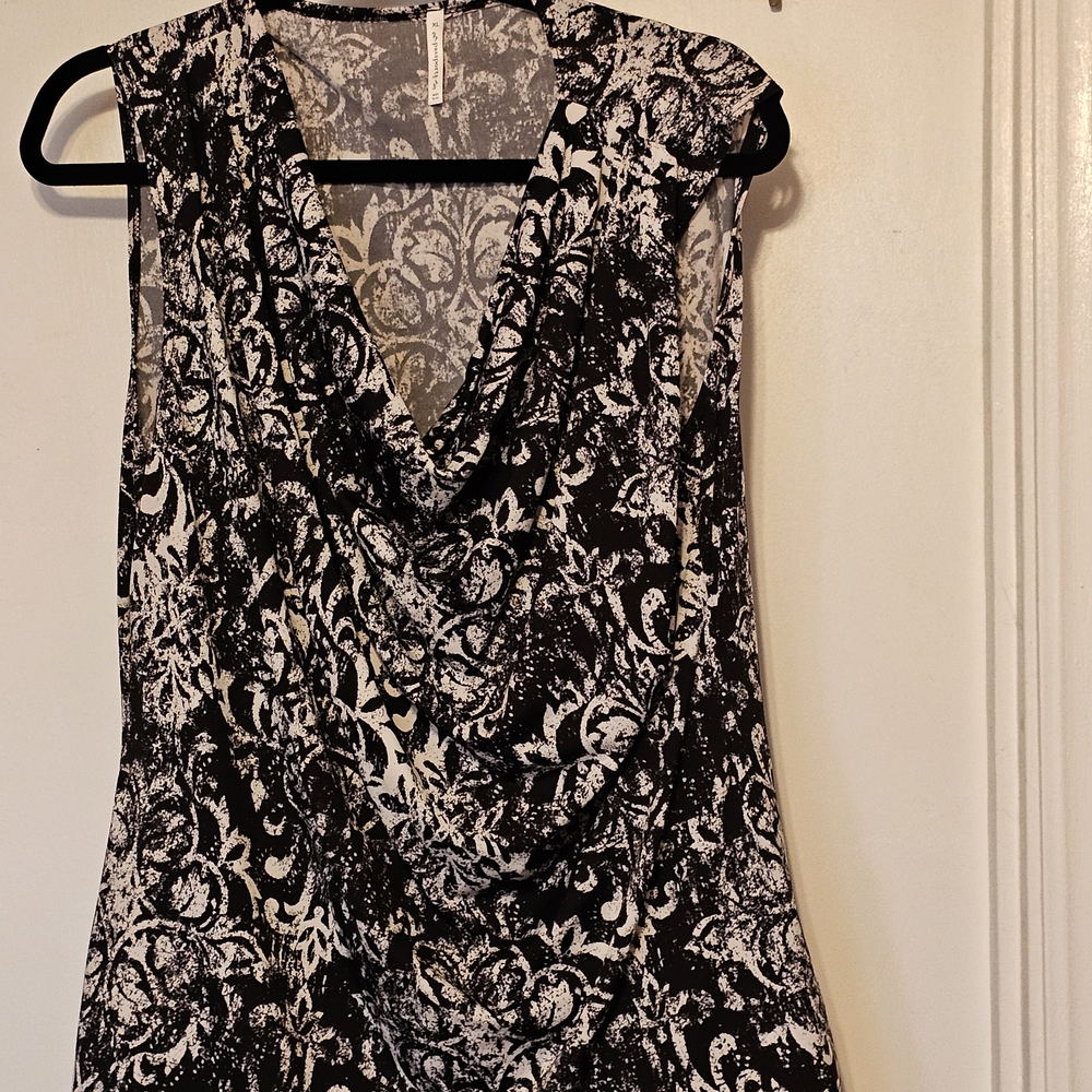 Elegant Black and White Women's Tank Top